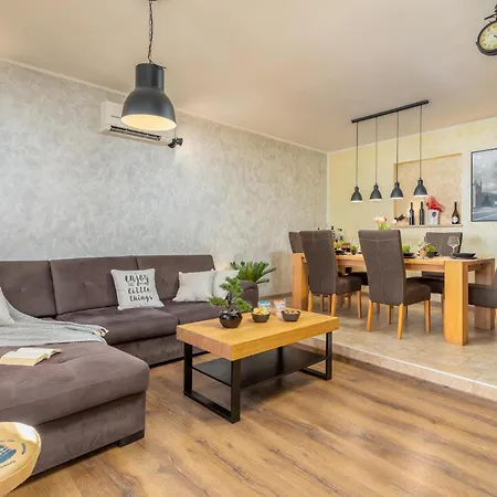 Lovely In With Wifi Holiday home